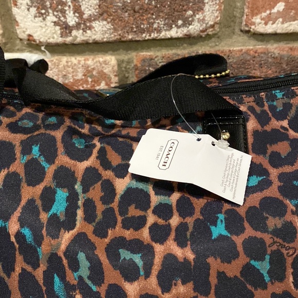 NWT Getaway OCELOT PRINT LRG WEEKENDER - Picture 6 of 8